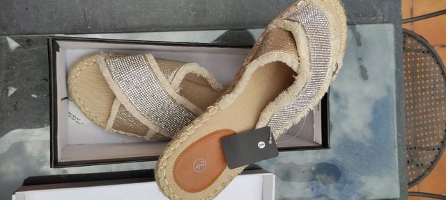 Sandalias de verano. Sin estrenar.