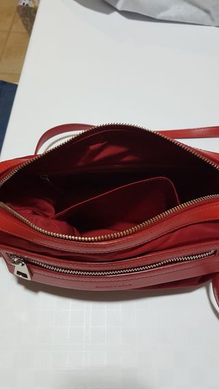 Bolso rojo Bimba y Lola.
