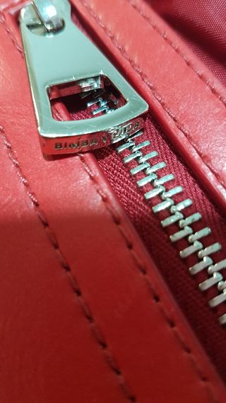 Bolso rojo Bimba y Lola.