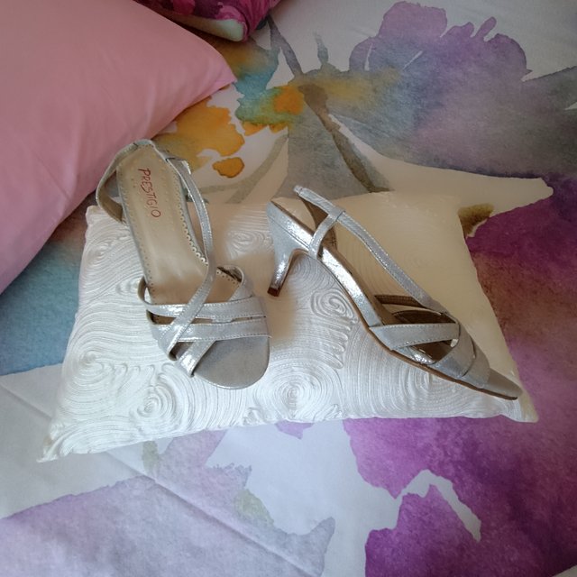 SANDALIAS PLATEADAS , N. 38 Tacón de 6 cm