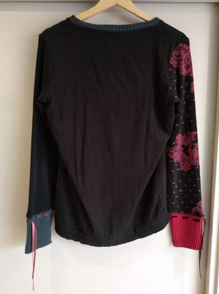 Top jersey negro y rojo Desigual 