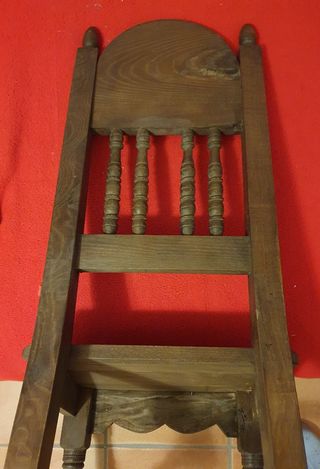 Silla de madera antigua