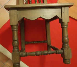 Silla de madera antigua