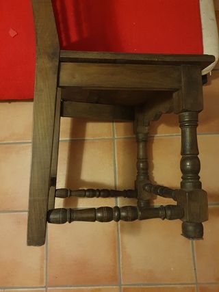 Silla de madera antigua