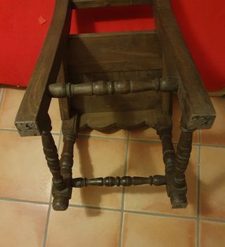Silla de madera antigua