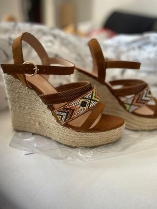 SANDALIAS DE CUÑA GUESS