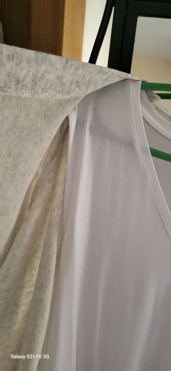 camiseta con chaqueta desigual