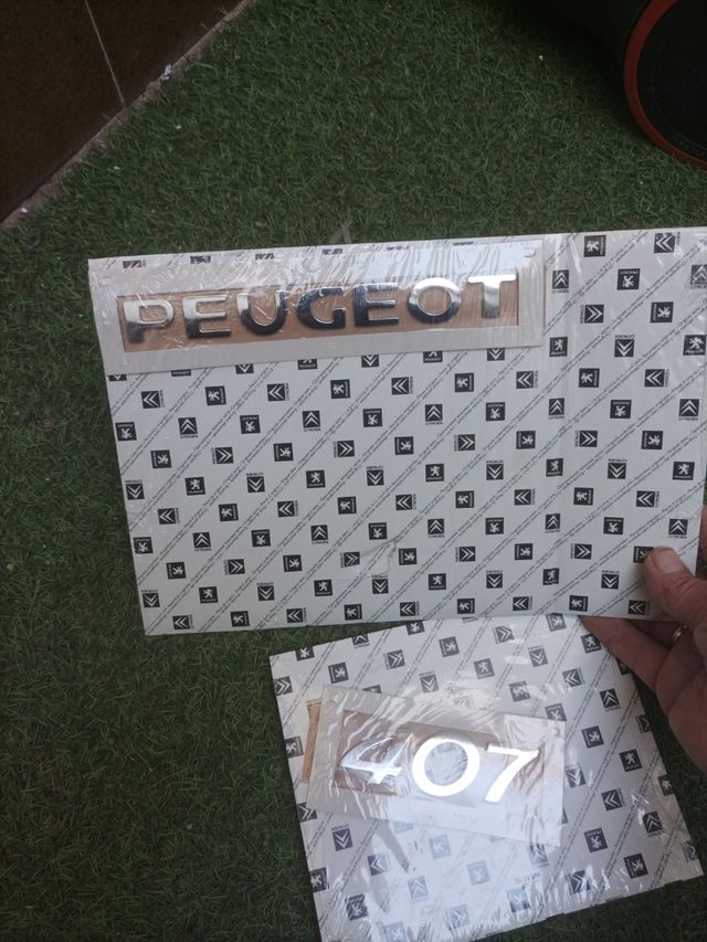 Emblema  Peugeot nuevos.