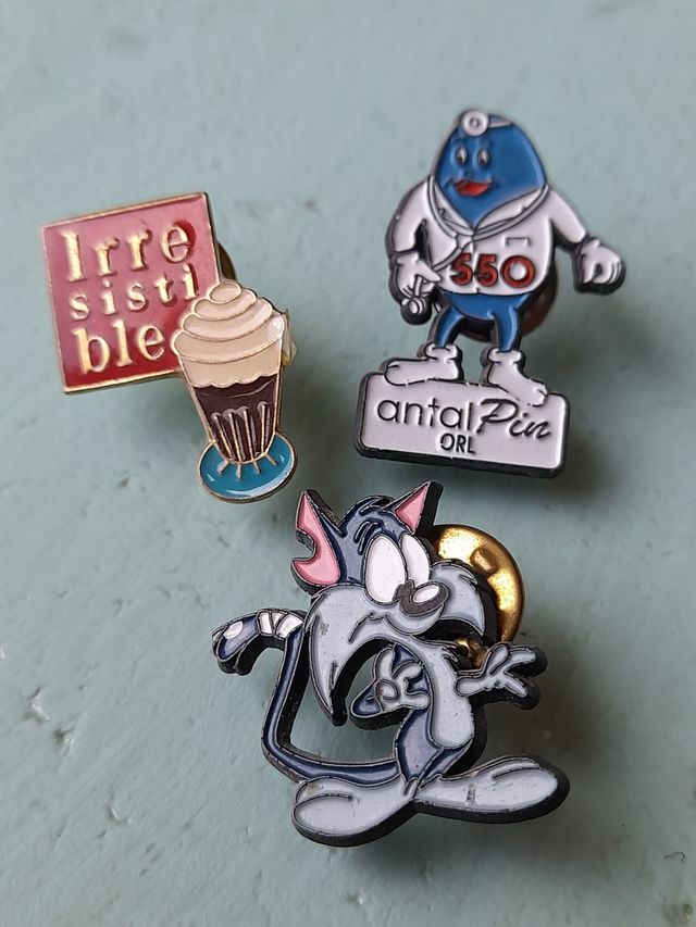 PINS VARIOS