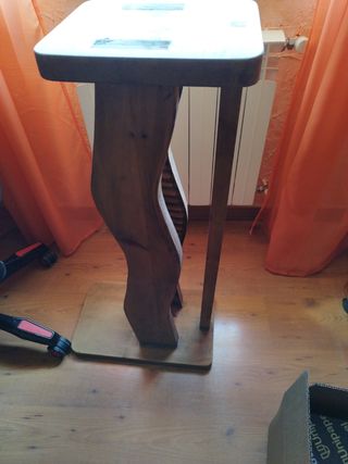 Creado cómo porta CDs. Unidad única. Madera maciza