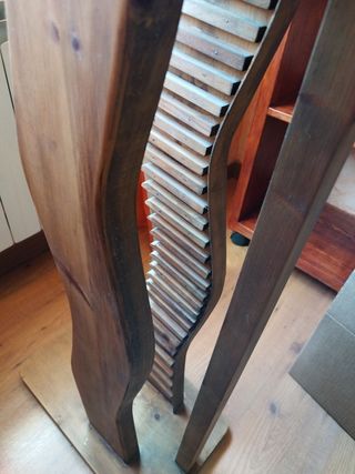 Creado cómo porta CDs. Unidad única. Madera maciza
