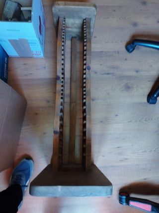 Creado cómo porta CDs. Unidad única. Madera maciza