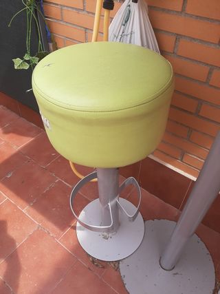 Mesa alta Bar y taburetes