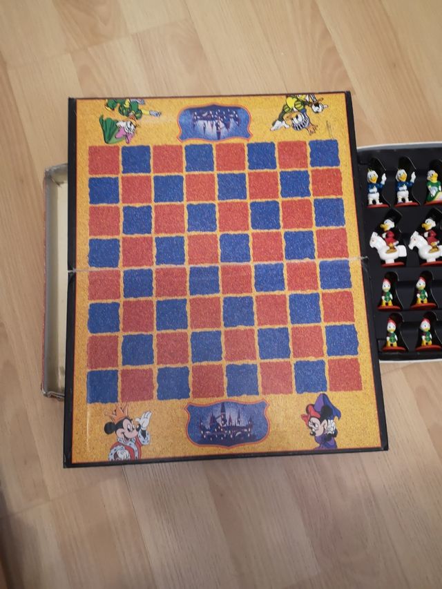 Ajedrez patoburgo de Mickey mouse y pato Donald