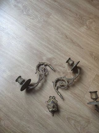 Pareja Candelabros antiguos pared