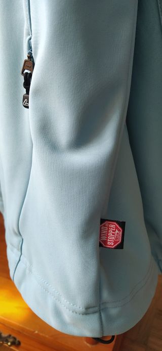 Chaqueta cortavientos con forro polar