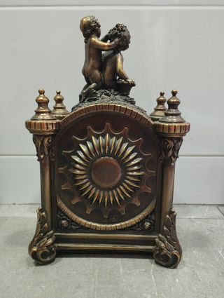 Reloj y candelabros