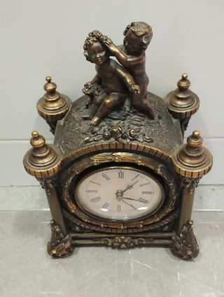 Reloj y candelabros