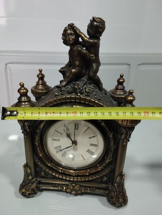 Reloj y candelabros