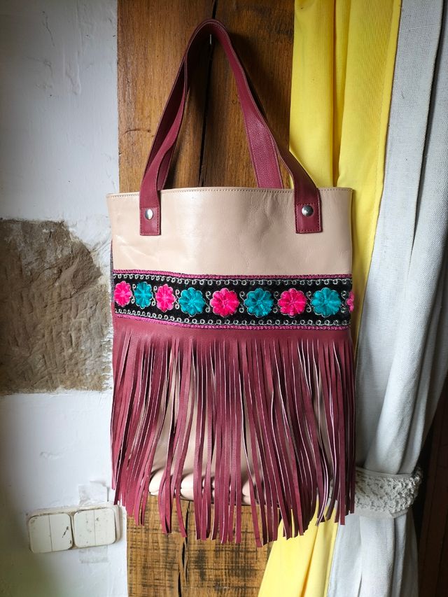 Bolso kilim y flecos.