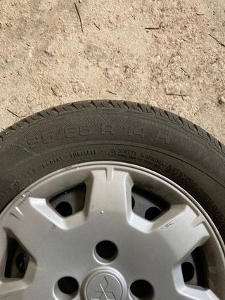 Llantas + neumáticos 