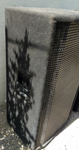 PARLANTES GRANDES EN CAJAS DE MADERA – PASIVOS