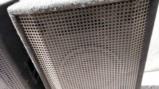 PARLANTES GRANDES EN CAJAS DE MADERA – PASIVOS