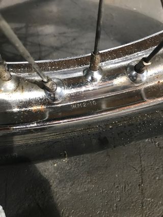 Triumph bonneville Rueda dunlop wm2-18