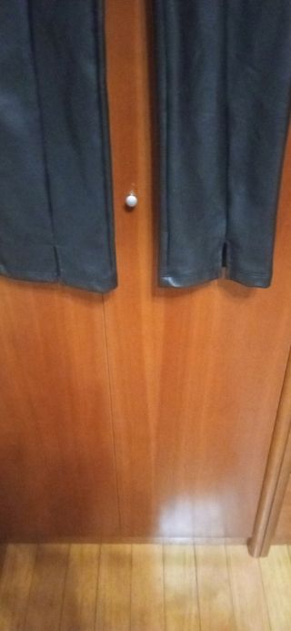 pantalón tipo malla , tejido estilo.polipiel