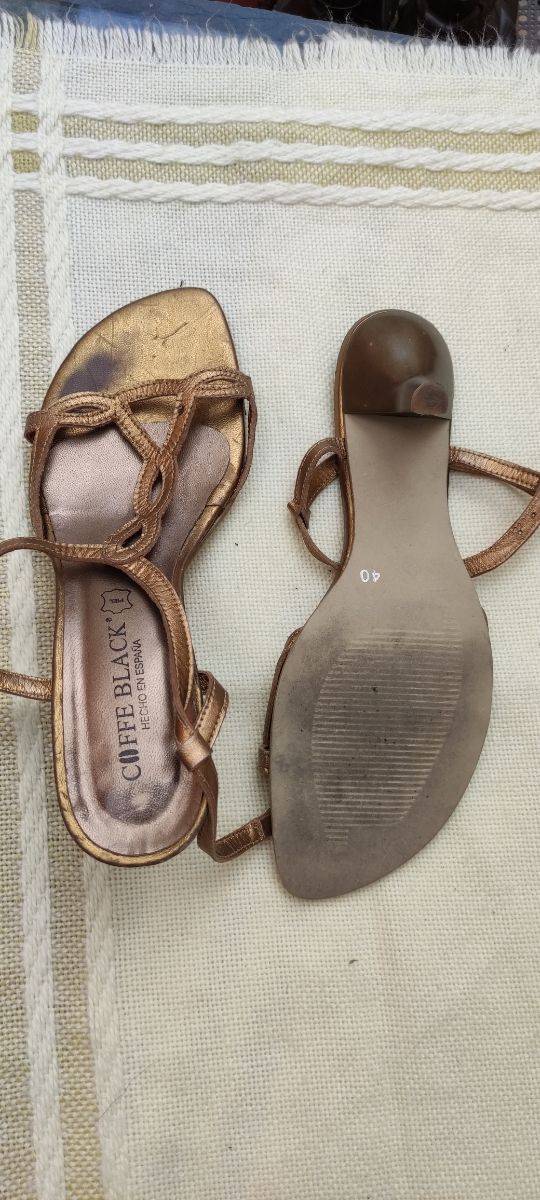 Sandalias de piel.Sin estrenar. Número 40