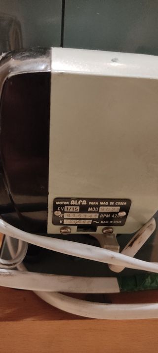 Maquina de coser Alfa