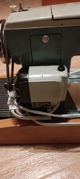 Maquina de coser Alfa