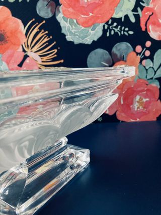 Centro de mesa de vidrio tallado a mano