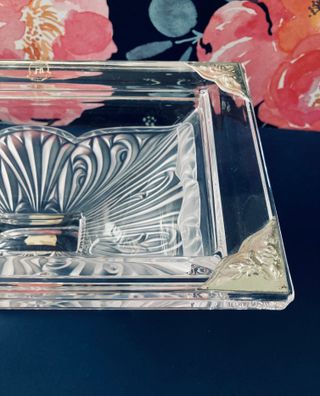 Centro de mesa de vidrio tallado a mano