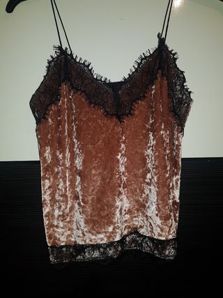 Blusa rosa terciopelo con encaje