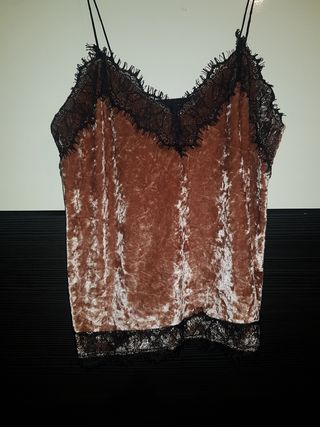 Blusa rosa terciopelo con encaje