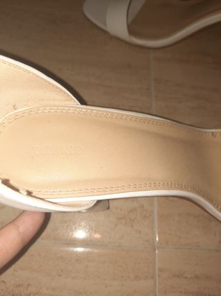Sandalias blancas de tacón Pimkie