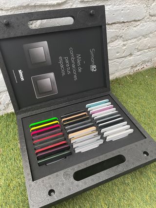 Caja catálogo con marcos Simon 82