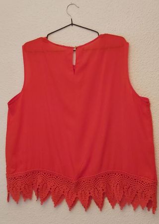 Conjunto blusa chaqueta y pantalón.  
