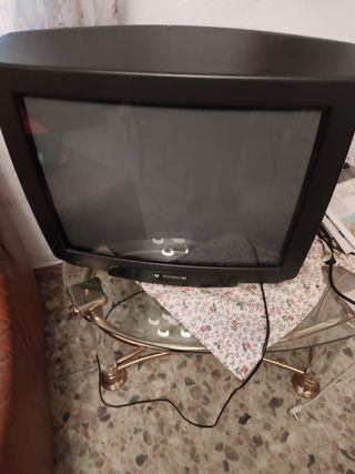 televisor Thomson, mando, cable euroconector y TDT