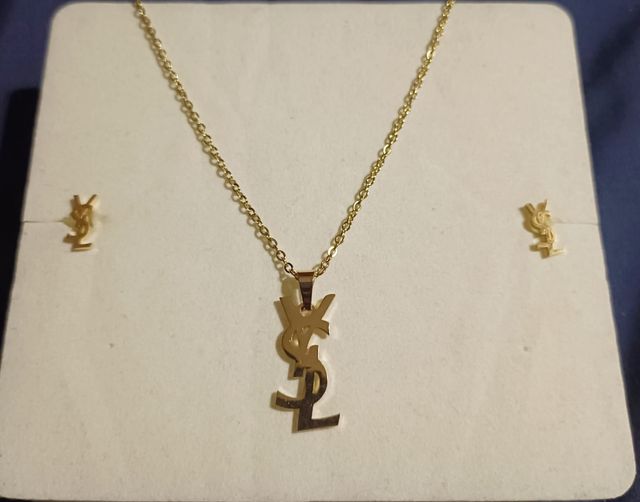 Collar y pendientes nuevos