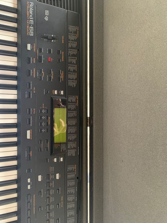 Tastiera Roland E-68