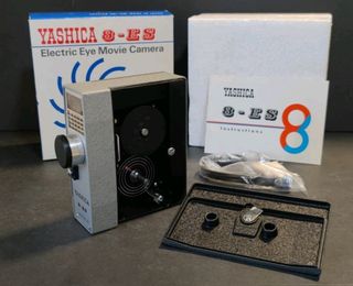 Antigua cámara de vídeo 8mm YASHICA 8-ES