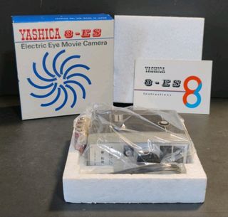 Antigua cámara de vídeo 8mm YASHICA 8-ES