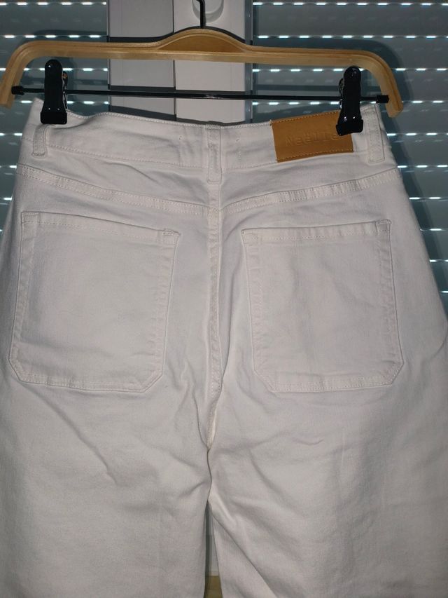 Pantalón ancho, firma Nealle, Nuevo