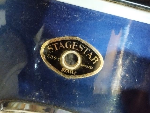 bateria tama de bombo pequeño