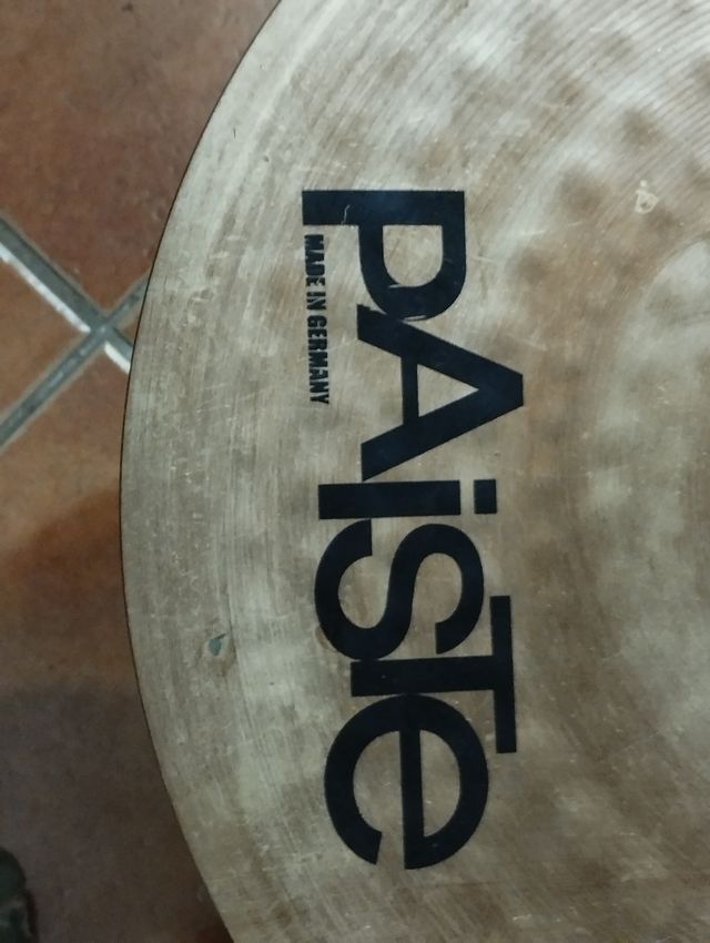 bateria tama de bombo pequeño