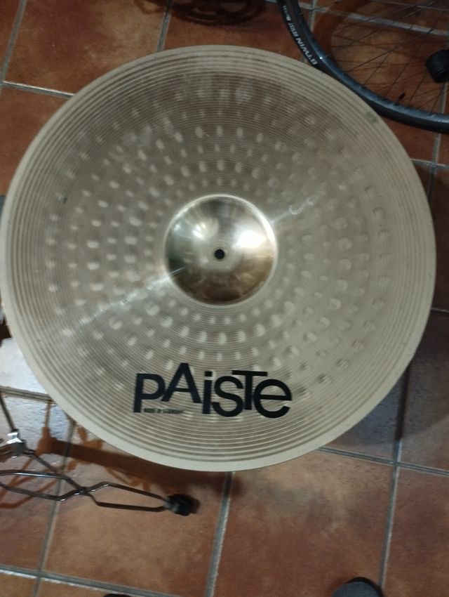 bateria tama de bombo pequeño