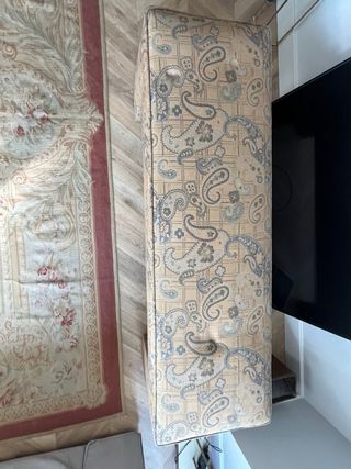 Banco tapizado. En perfecto estado