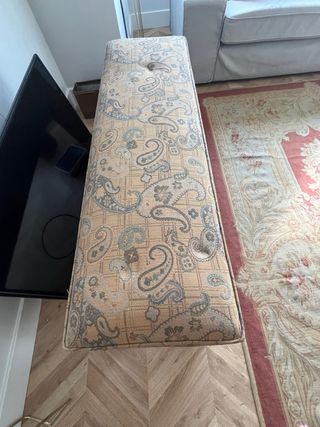 Banco tapizado. En perfecto estado